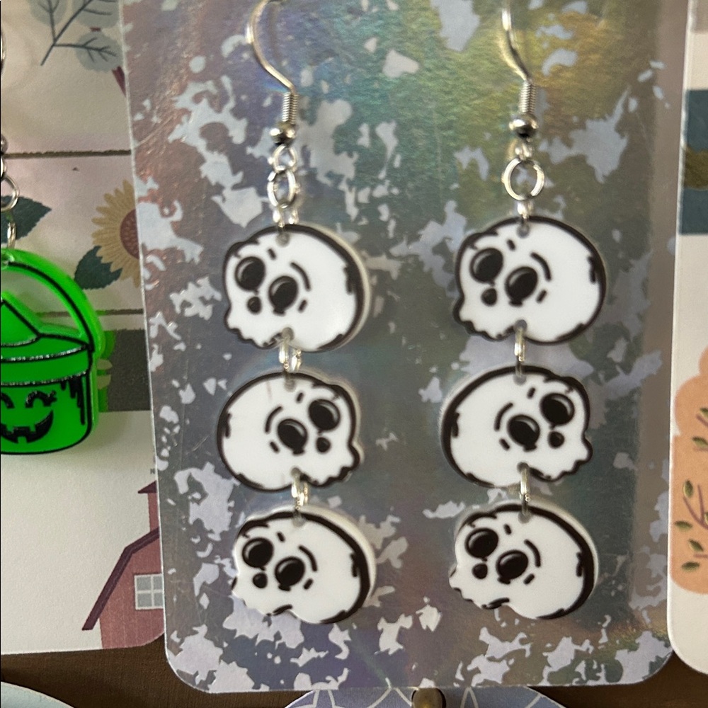 Skull Dangle Earrings in Black and White